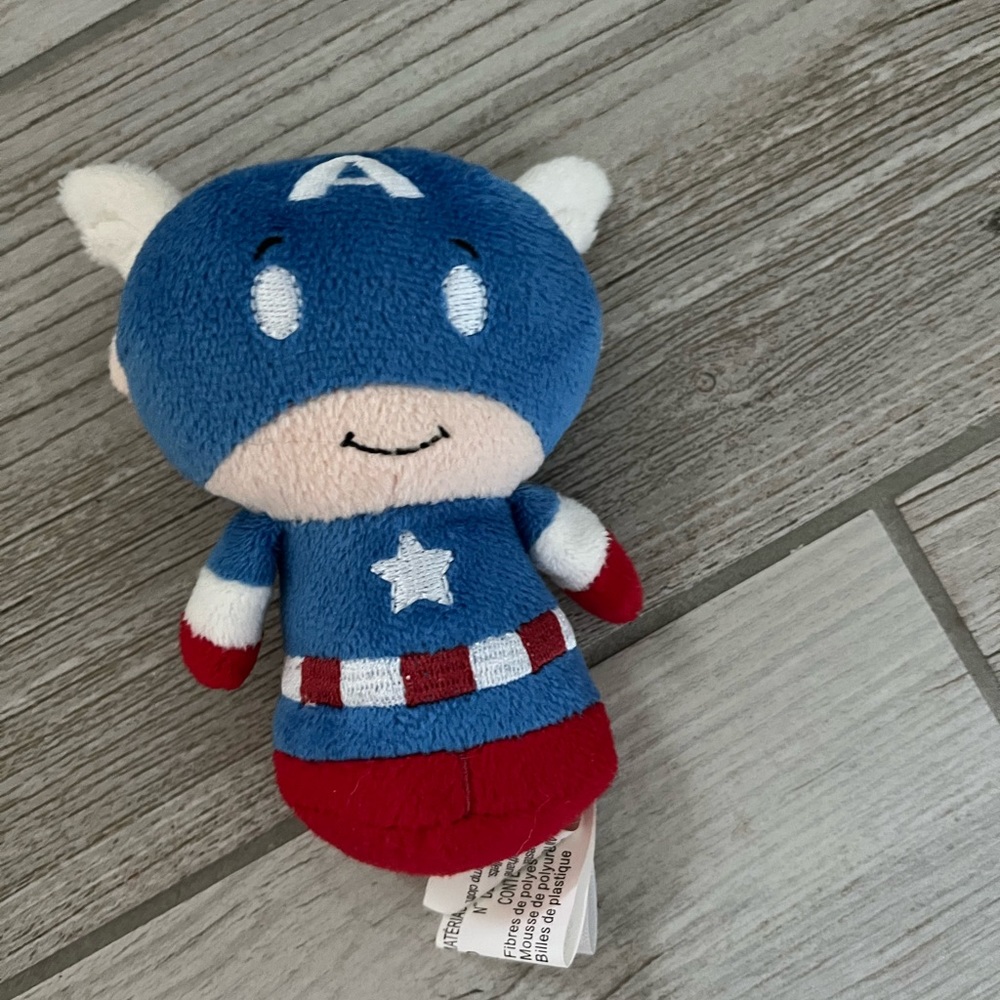 Captain America Itty Bitty by Hallmark